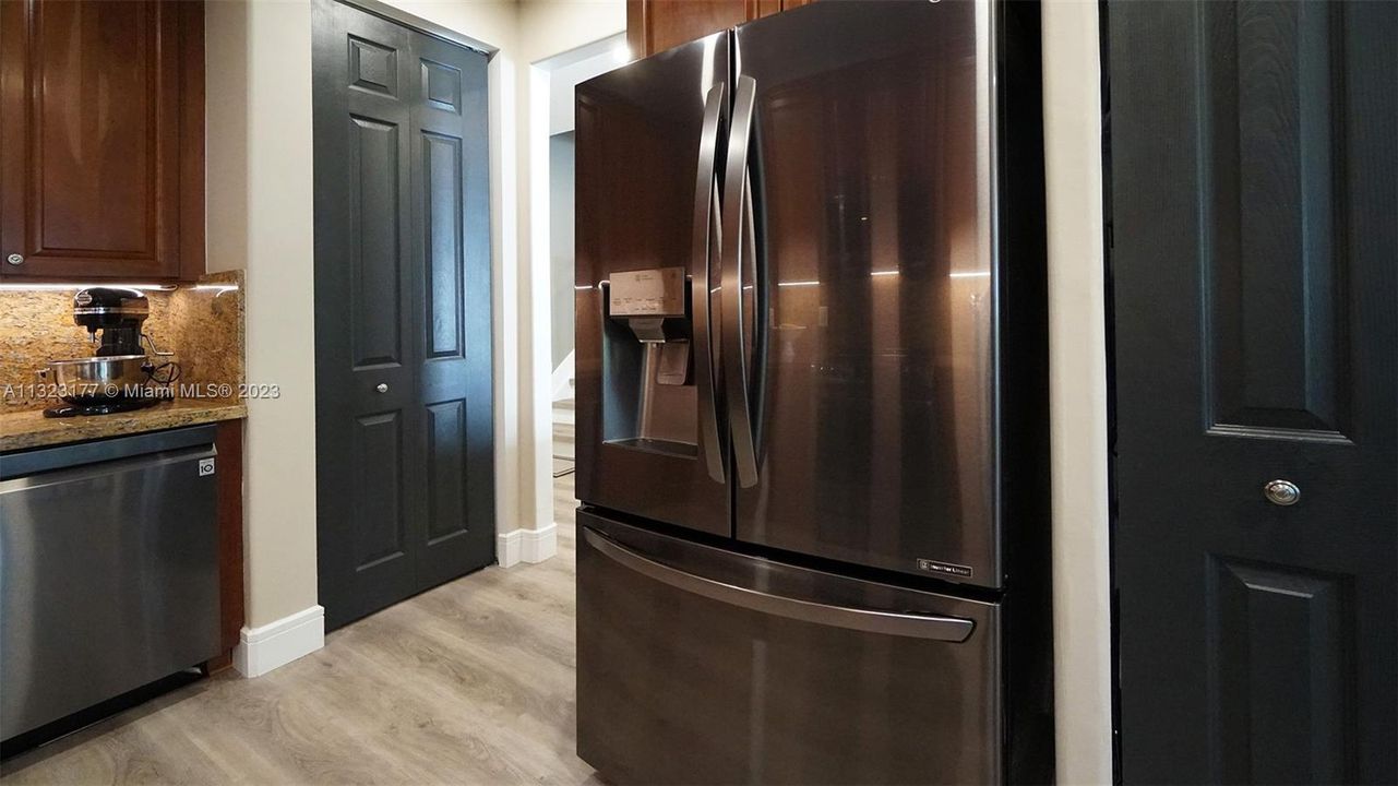 Recently Sold: $774,900 (3 beds, 3 baths, 2344 Square Feet)