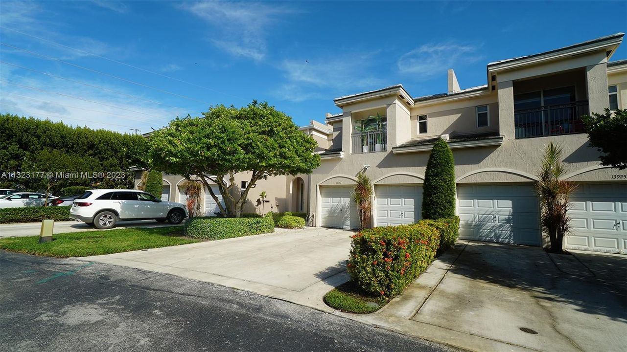 Recently Sold: $774,900 (3 beds, 3 baths, 2344 Square Feet)