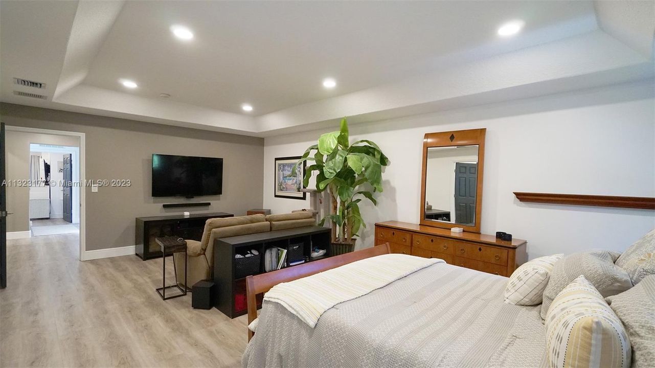 Recently Sold: $774,900 (3 beds, 3 baths, 2344 Square Feet)