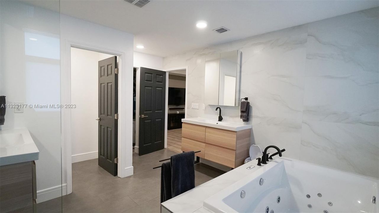 Recently Sold: $774,900 (3 beds, 3 baths, 2344 Square Feet)