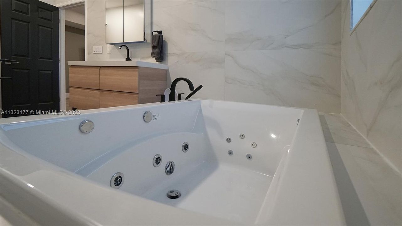 Recently Sold: $774,900 (3 beds, 3 baths, 2344 Square Feet)