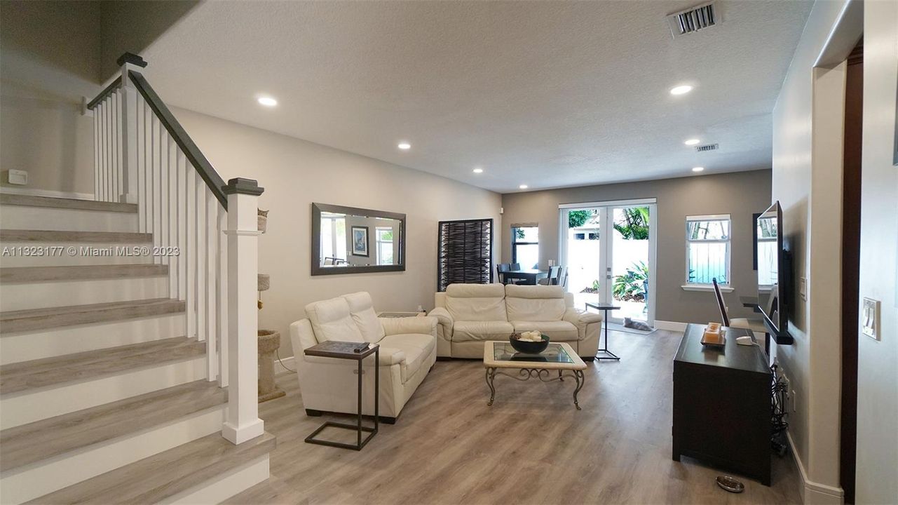 Recently Sold: $774,900 (3 beds, 3 baths, 2344 Square Feet)