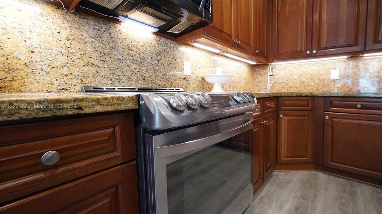 Recently Sold: $774,900 (3 beds, 3 baths, 2344 Square Feet)