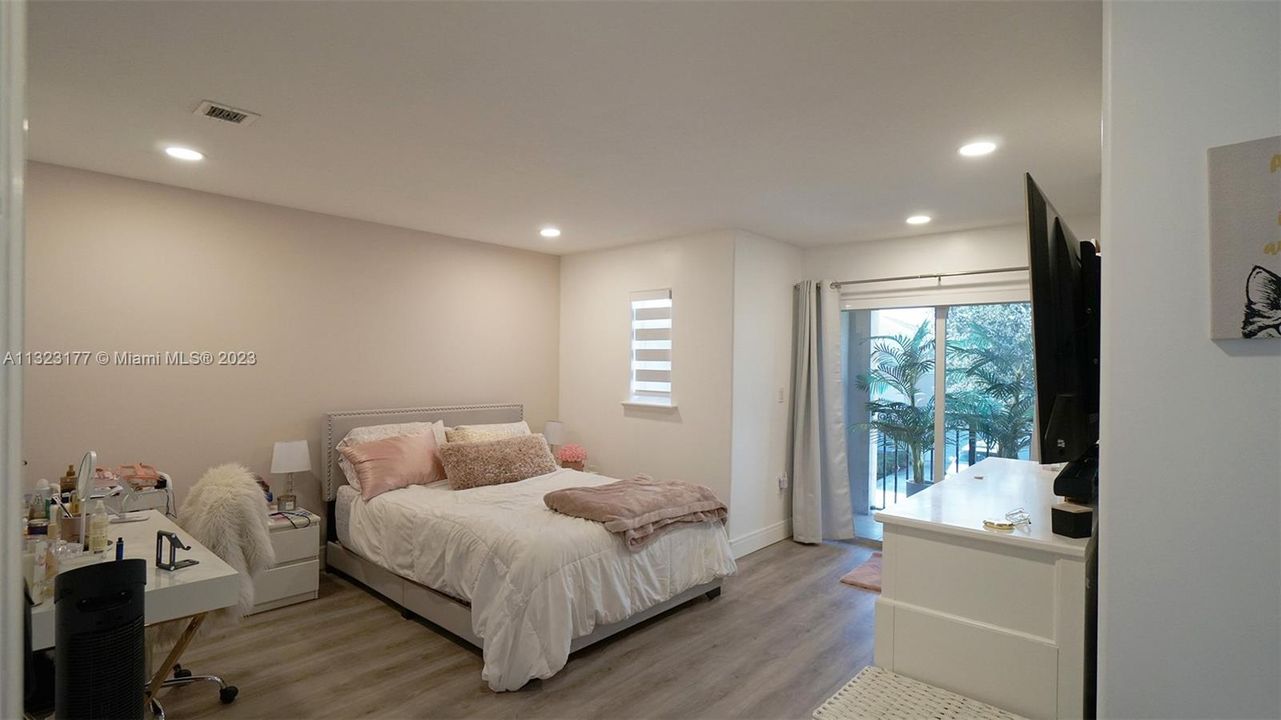 Recently Sold: $774,900 (3 beds, 3 baths, 2344 Square Feet)