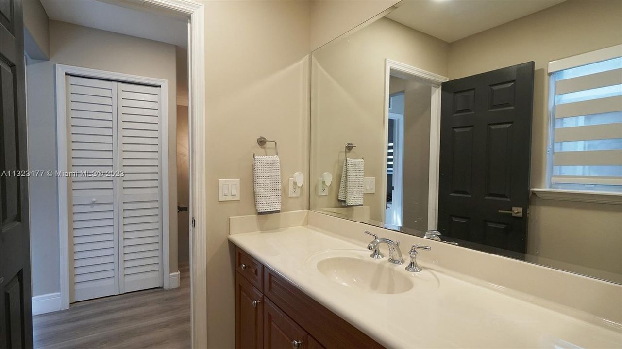 Recently Sold: $774,900 (3 beds, 3 baths, 2344 Square Feet)