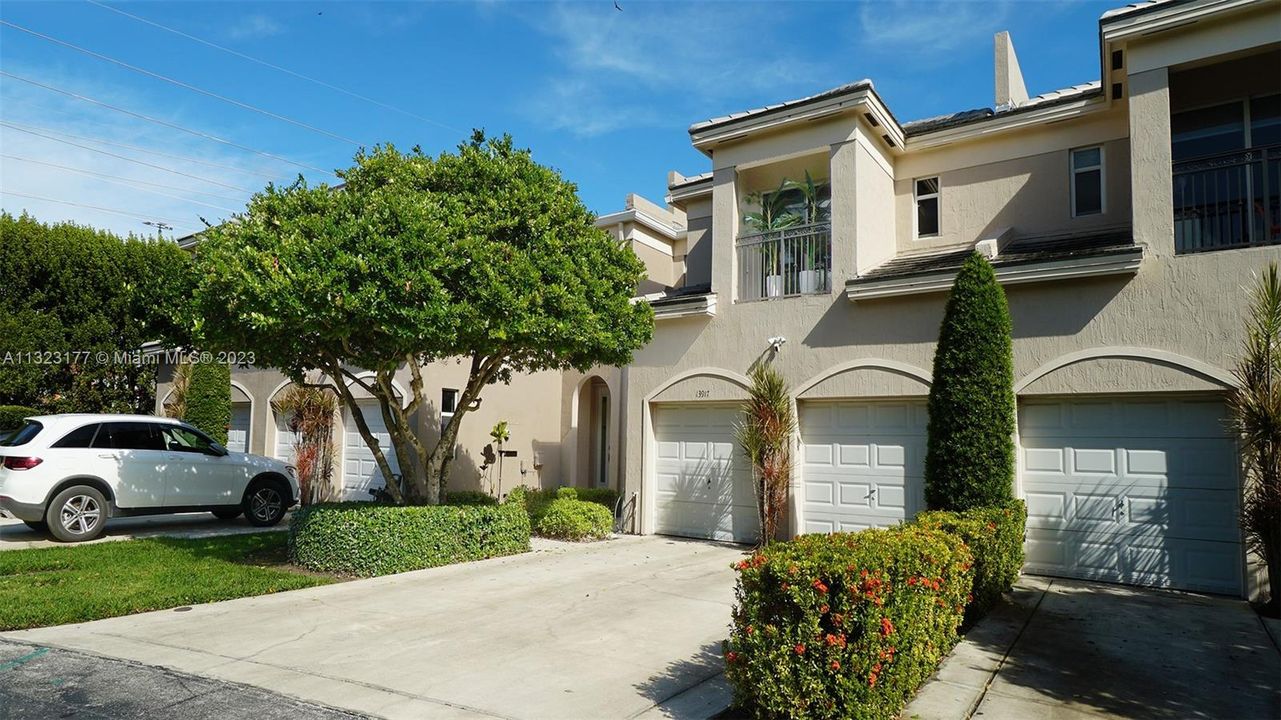 Recently Sold: $774,900 (3 beds, 3 baths, 2344 Square Feet)