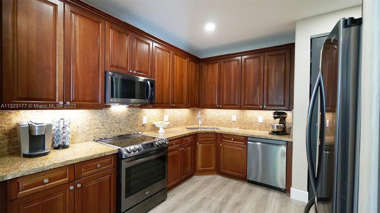 Recently Sold: $774,900 (3 beds, 3 baths, 2344 Square Feet)