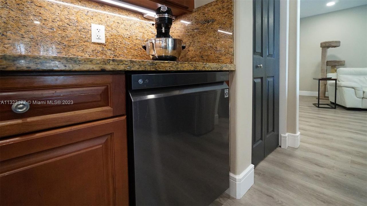 Recently Sold: $774,900 (3 beds, 3 baths, 2344 Square Feet)