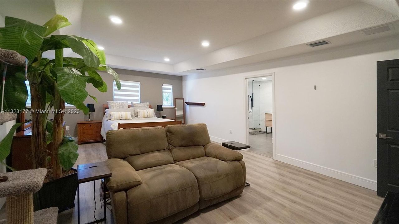 Recently Sold: $774,900 (3 beds, 3 baths, 2344 Square Feet)