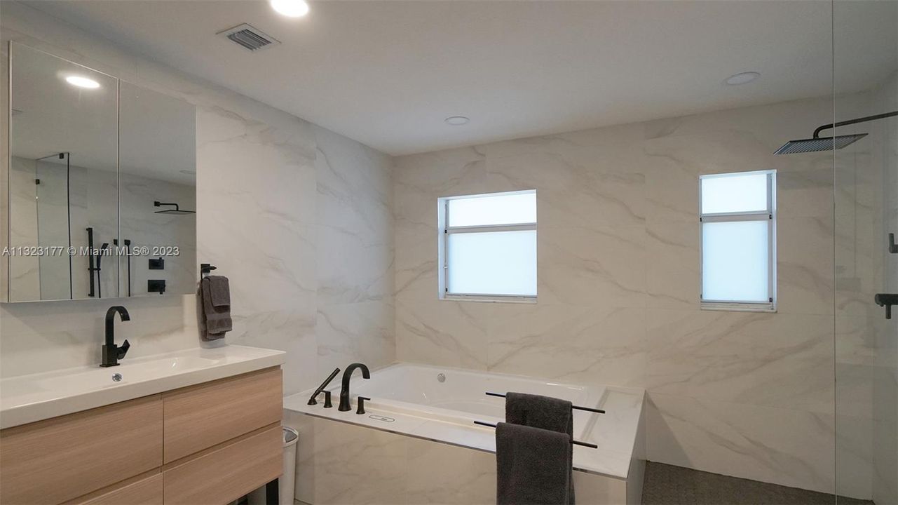 Recently Sold: $774,900 (3 beds, 3 baths, 2344 Square Feet)