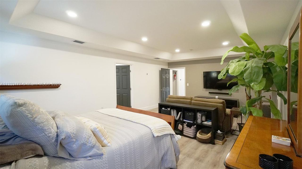 Recently Sold: $774,900 (3 beds, 3 baths, 2344 Square Feet)