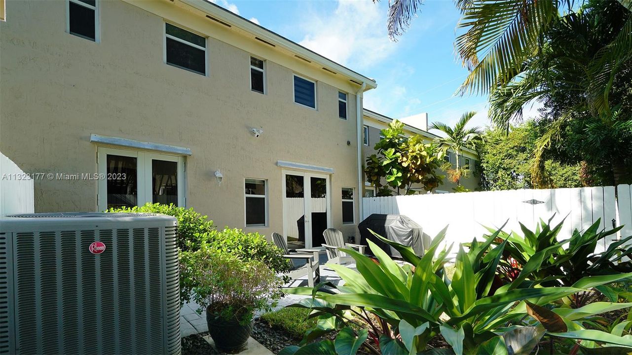 Recently Sold: $774,900 (3 beds, 3 baths, 2344 Square Feet)