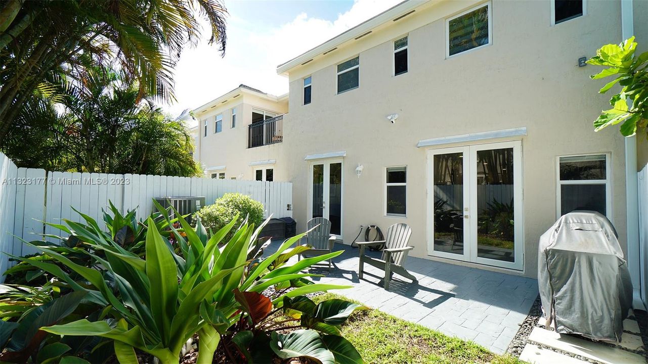 Recently Sold: $774,900 (3 beds, 3 baths, 2344 Square Feet)