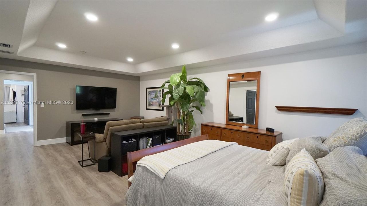 Recently Sold: $774,900 (3 beds, 3 baths, 2344 Square Feet)