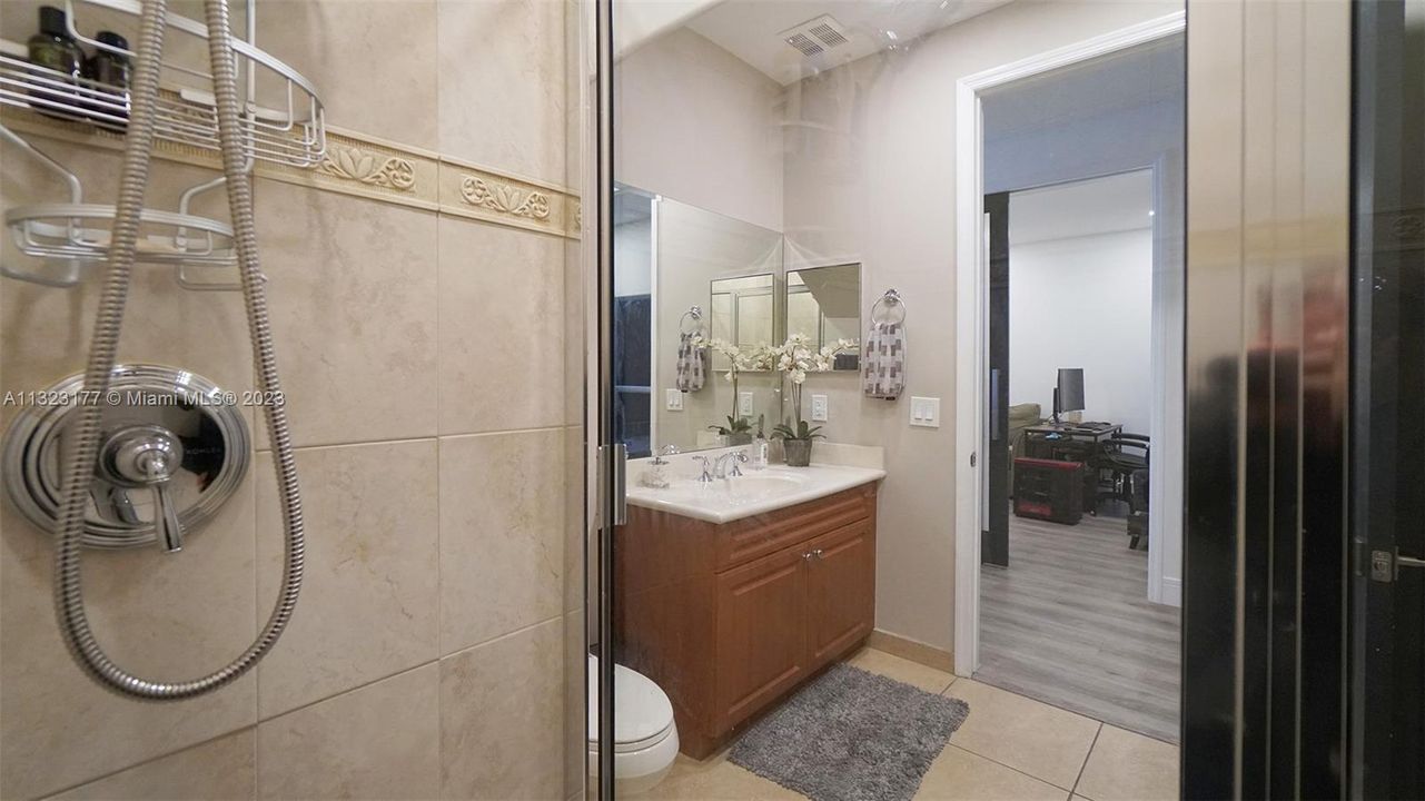 Recently Sold: $774,900 (3 beds, 3 baths, 2344 Square Feet)