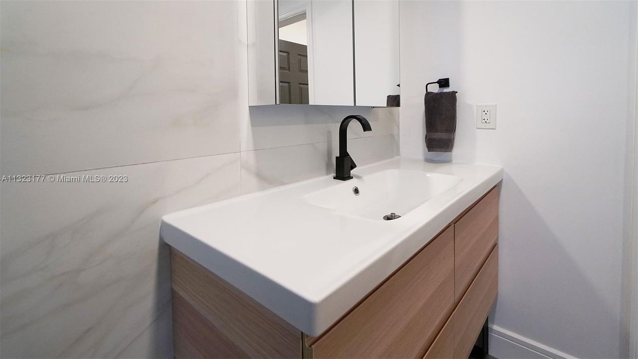 Recently Sold: $774,900 (3 beds, 3 baths, 2344 Square Feet)