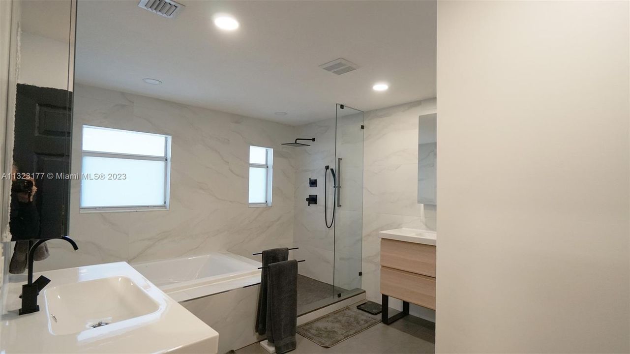 Recently Sold: $774,900 (3 beds, 3 baths, 2344 Square Feet)