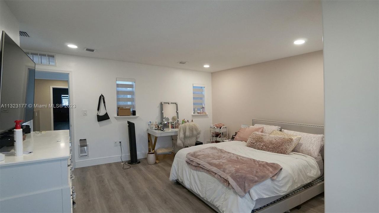 Recently Sold: $774,900 (3 beds, 3 baths, 2344 Square Feet)