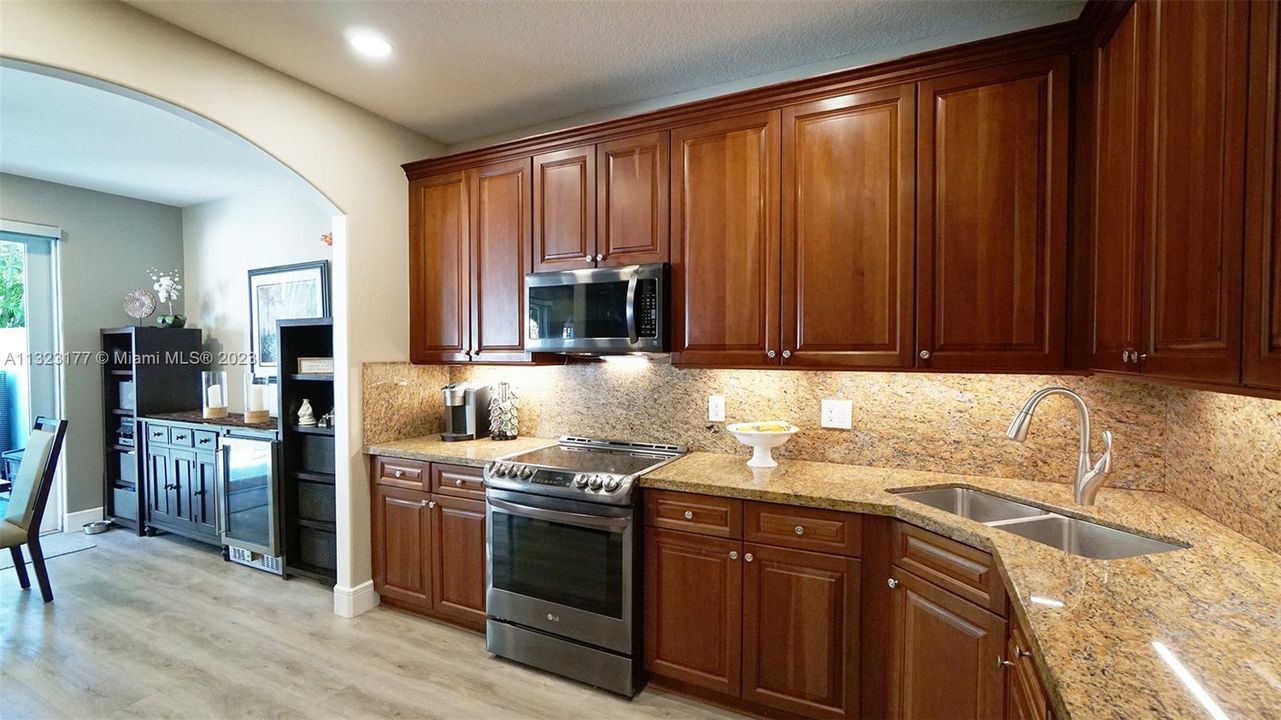 Recently Sold: $774,900 (3 beds, 3 baths, 2344 Square Feet)