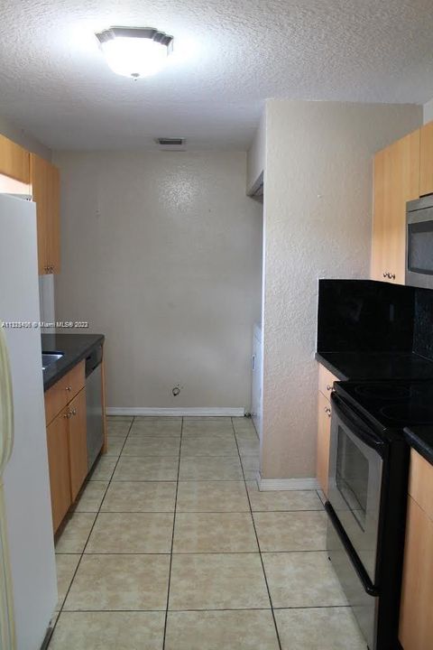 Recently Rented: $2,900 (3 beds, 2 baths, 1300 Square Feet)