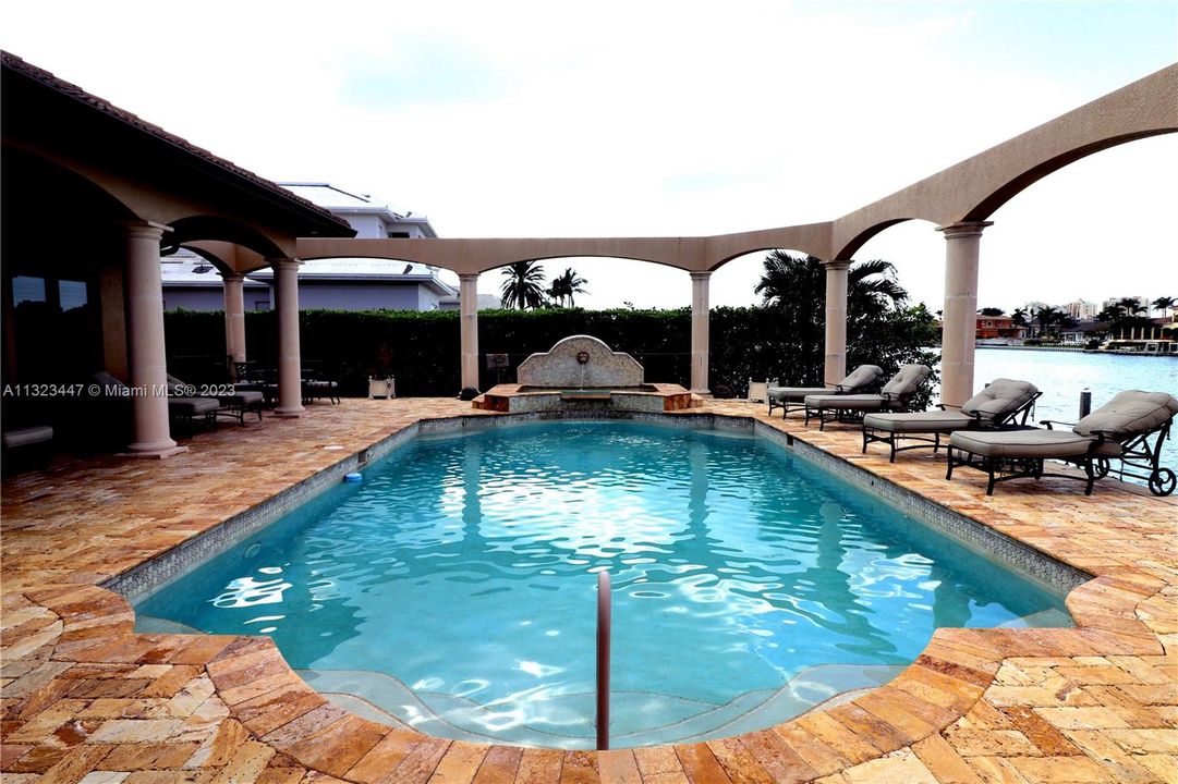 Recently Sold: $6,800,000 (5 beds, 4 baths, 4860 Square Feet)