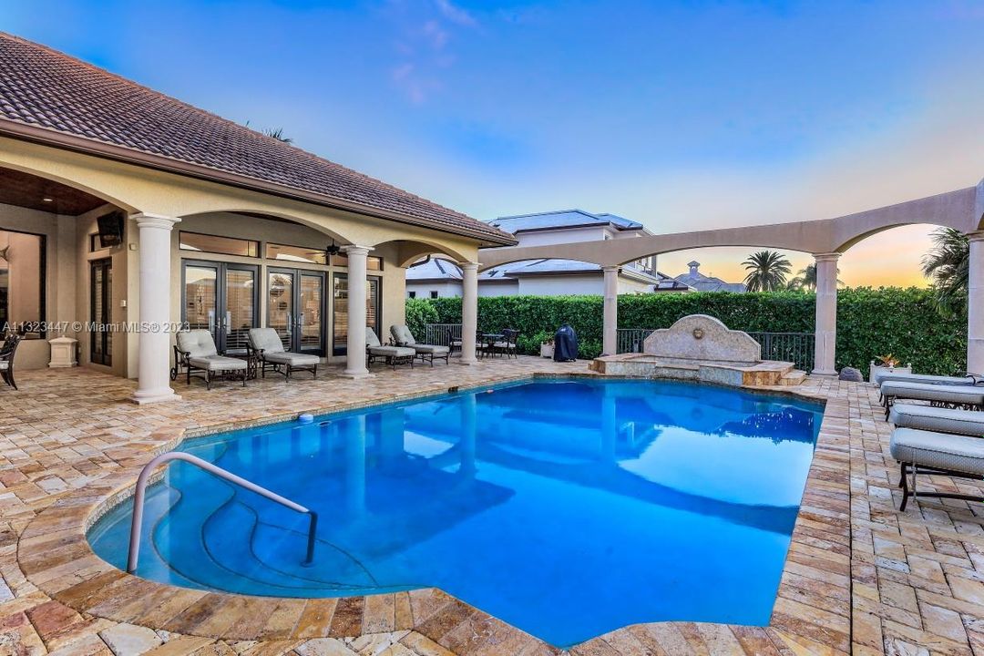 Recently Sold: $6,800,000 (5 beds, 4 baths, 4860 Square Feet)