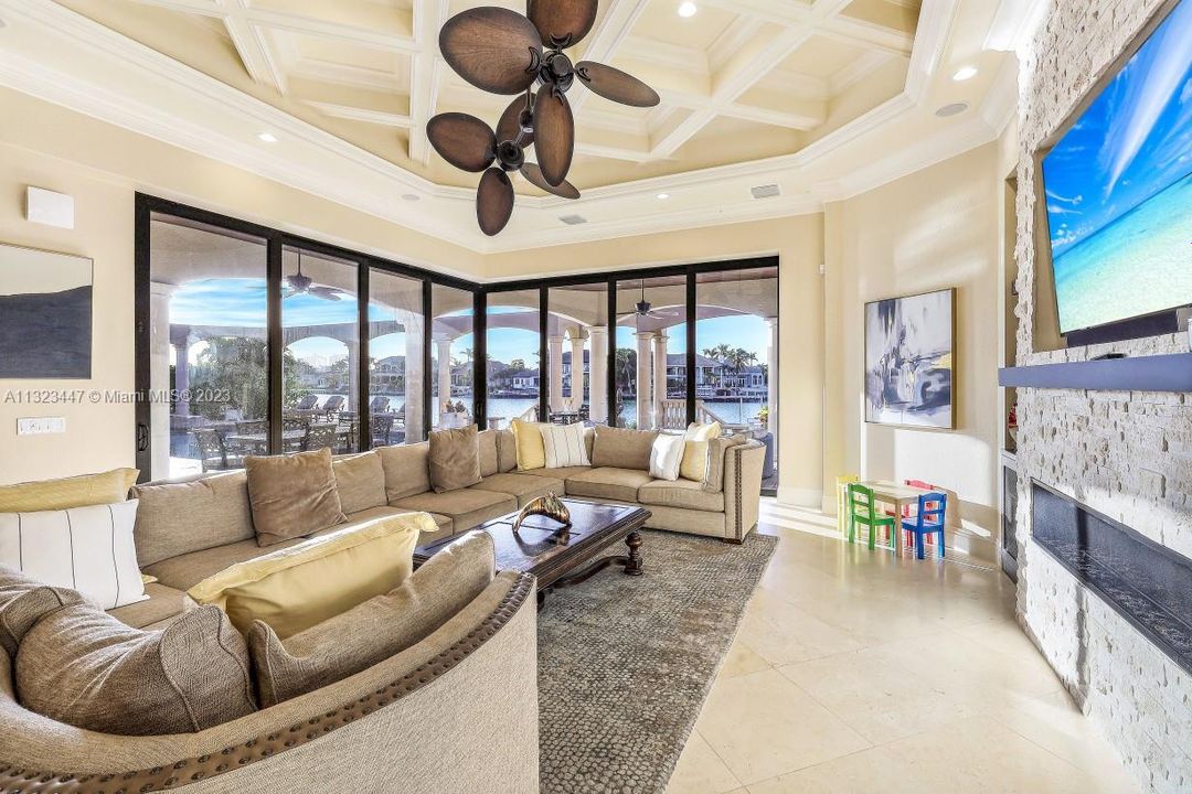 Recently Sold: $6,800,000 (5 beds, 4 baths, 4860 Square Feet)
