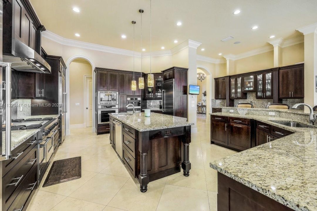 Recently Sold: $6,800,000 (5 beds, 4 baths, 4860 Square Feet)