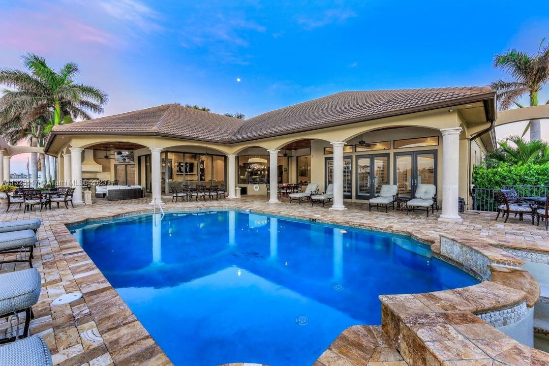 Recently Sold: $6,800,000 (5 beds, 4 baths, 4860 Square Feet)