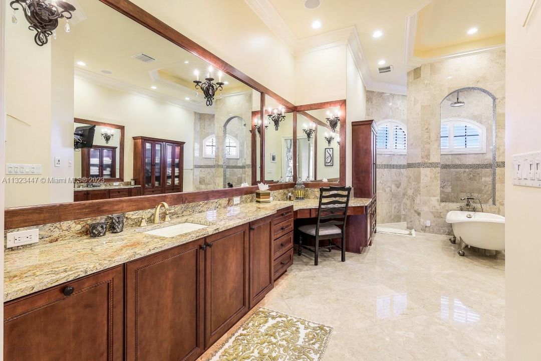 Recently Sold: $6,800,000 (5 beds, 4 baths, 4860 Square Feet)