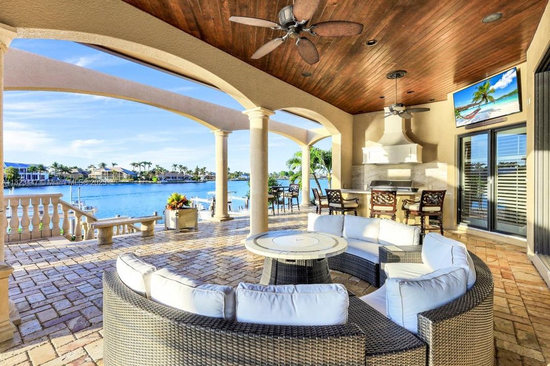 Recently Sold: $6,800,000 (5 beds, 4 baths, 4860 Square Feet)