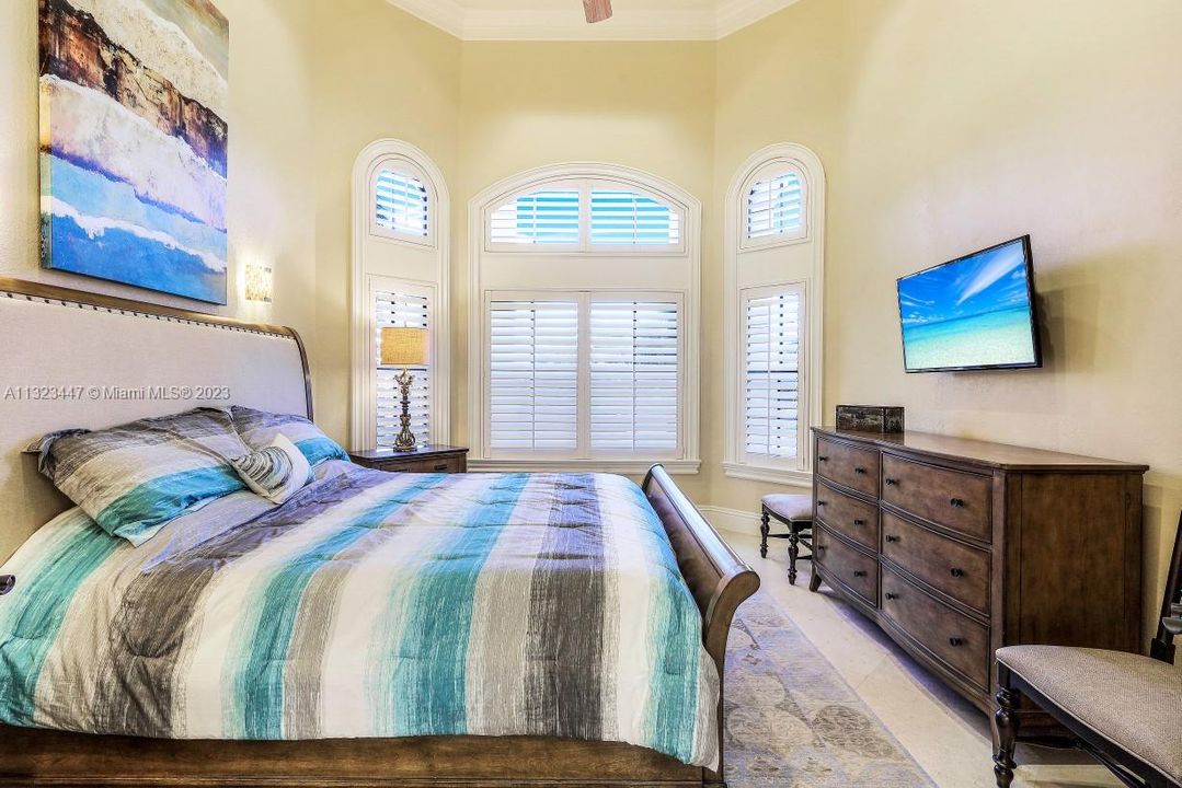 Recently Sold: $6,800,000 (5 beds, 4 baths, 4860 Square Feet)