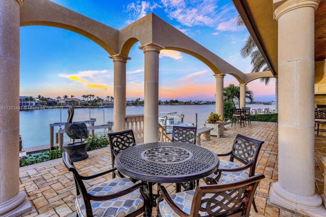 Recently Sold: $6,800,000 (5 beds, 4 baths, 4860 Square Feet)