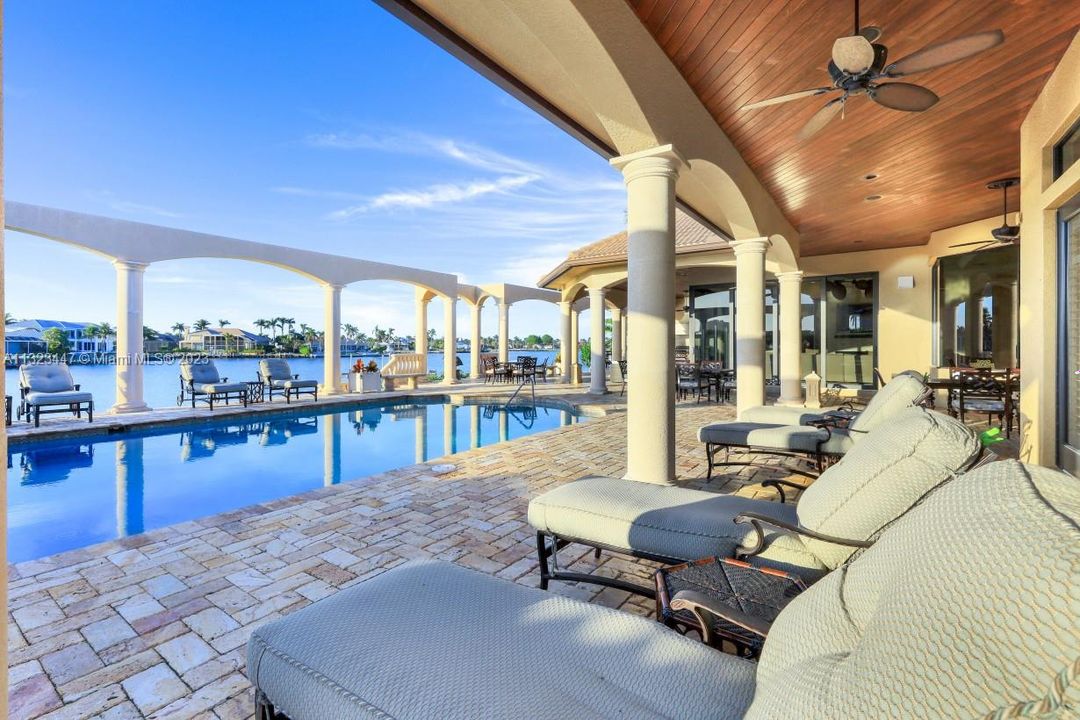 Recently Sold: $6,800,000 (5 beds, 4 baths, 4860 Square Feet)