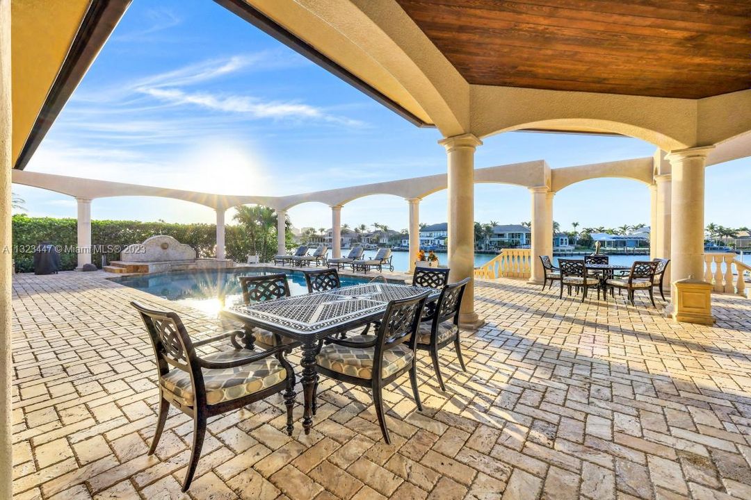 Recently Sold: $6,800,000 (5 beds, 4 baths, 4860 Square Feet)