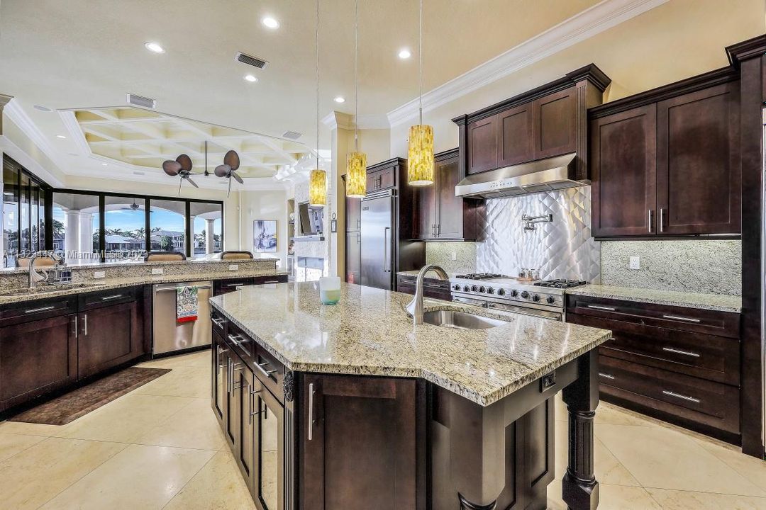 Recently Sold: $6,800,000 (5 beds, 4 baths, 4860 Square Feet)