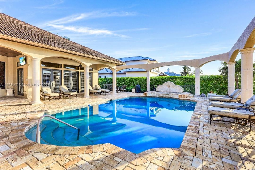 Recently Sold: $6,800,000 (5 beds, 4 baths, 4860 Square Feet)