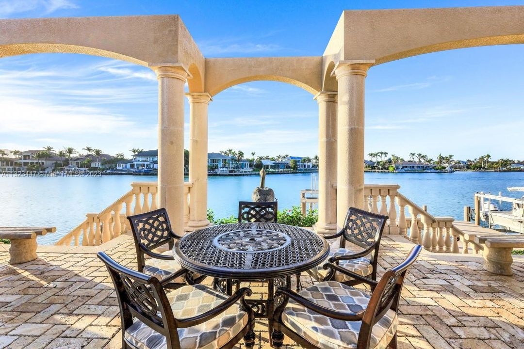 Recently Sold: $6,800,000 (5 beds, 4 baths, 4860 Square Feet)