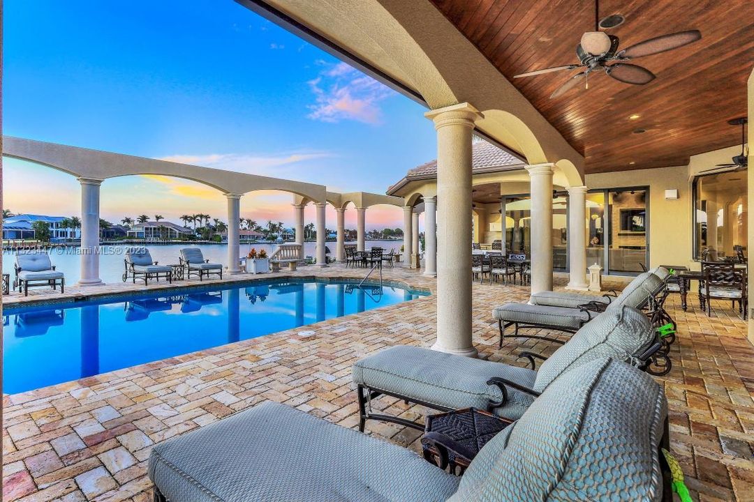 Recently Sold: $6,800,000 (5 beds, 4 baths, 4860 Square Feet)