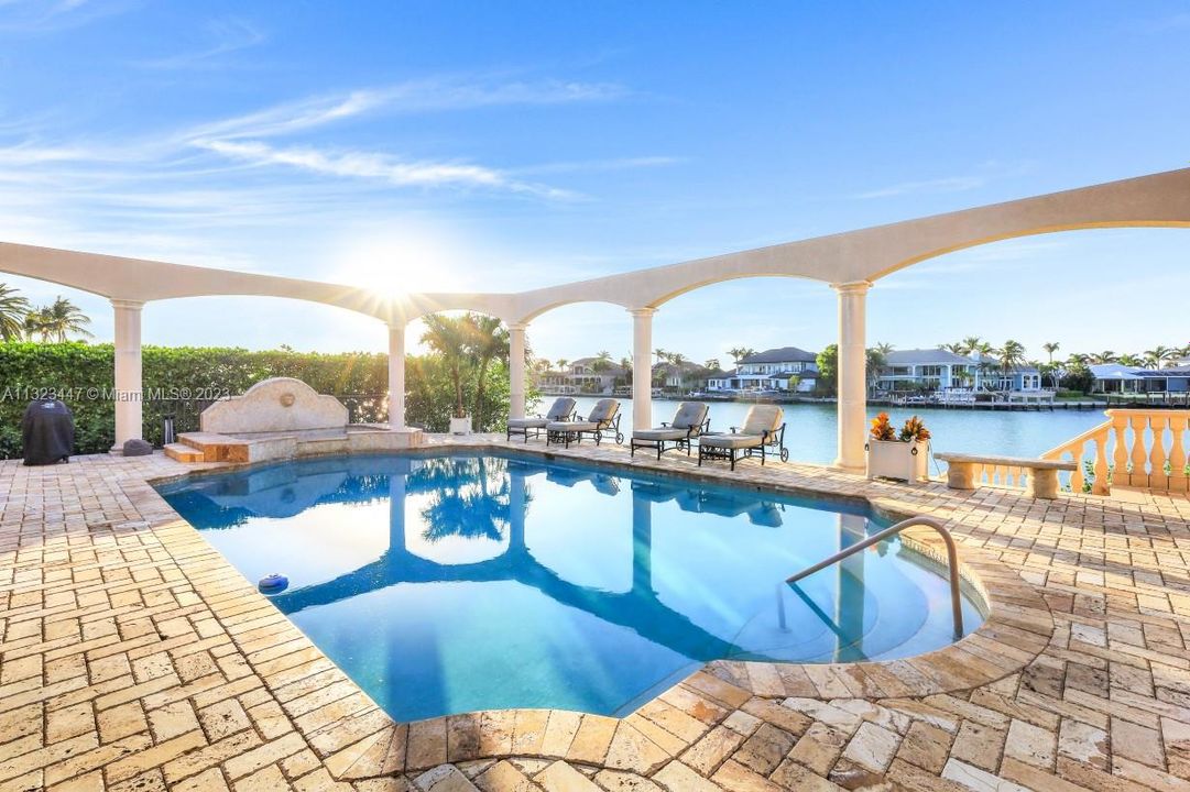 Recently Sold: $6,800,000 (5 beds, 4 baths, 4860 Square Feet)