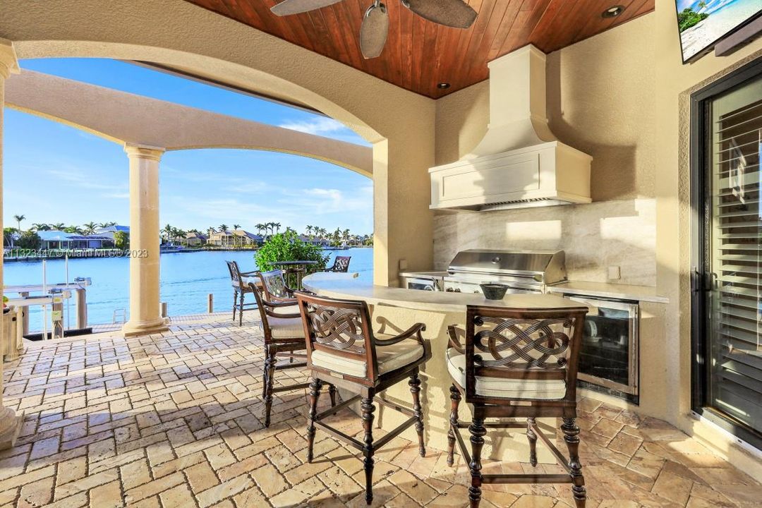 Recently Sold: $6,800,000 (5 beds, 4 baths, 4860 Square Feet)