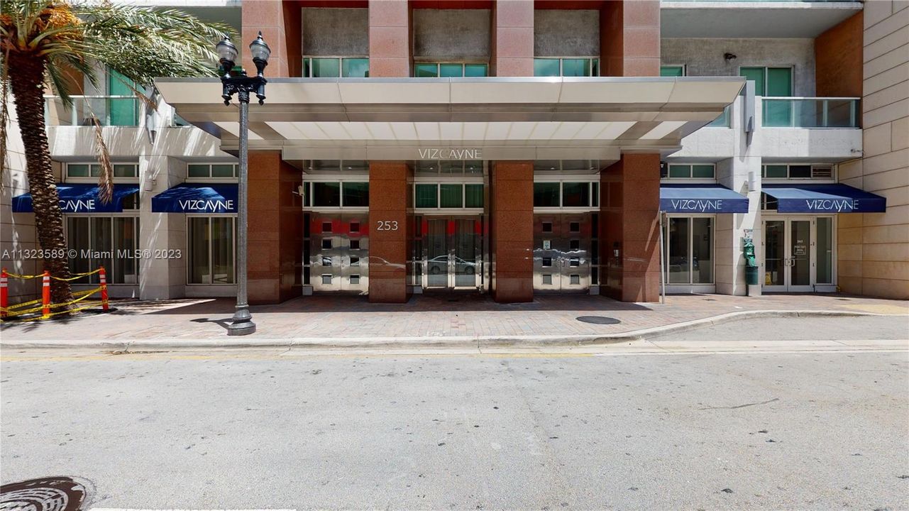 Recently Sold: $575,000 (2 beds, 2 baths, 1203 Square Feet)