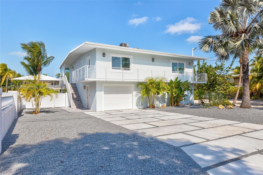 Recently Sold: $2,499,999 (4 beds, 3 baths, 2531 Square Feet)