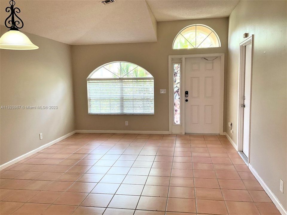 Recently Rented: $2,195 (3 beds, 2 baths, 1470 Square Feet)