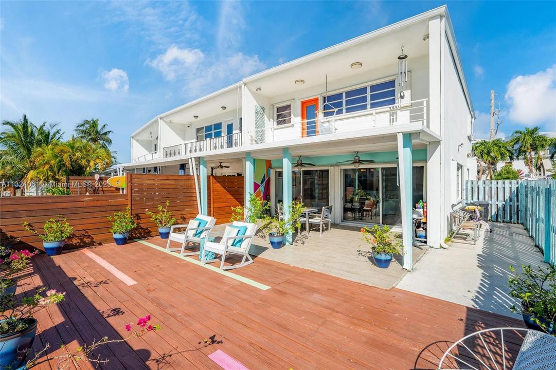 Recently Sold: $1,000,000 (4 beds, 3 baths, 1702 Square Feet)