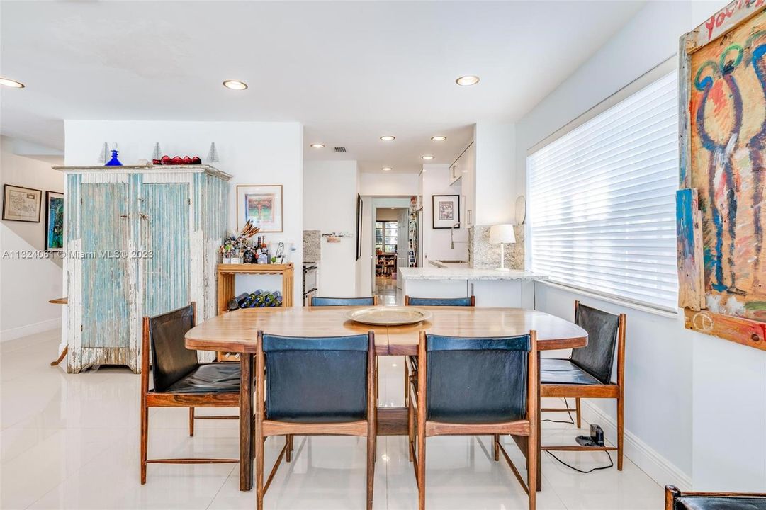 Recently Sold: $1,000,000 (4 beds, 3 baths, 1702 Square Feet)