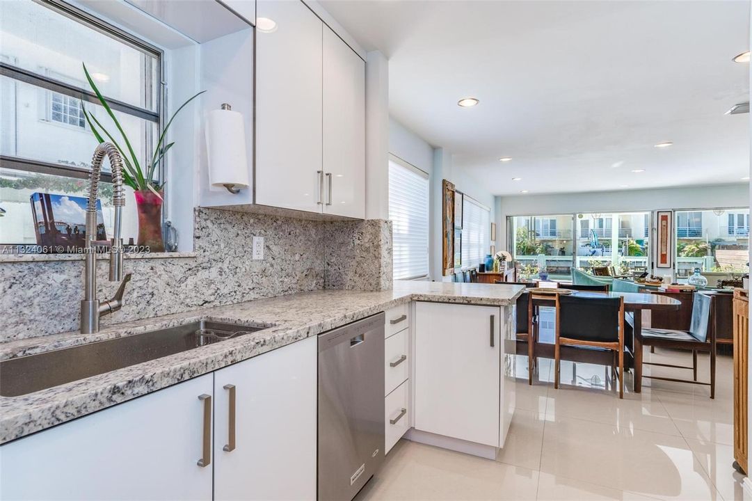 Recently Sold: $1,000,000 (4 beds, 3 baths, 1702 Square Feet)