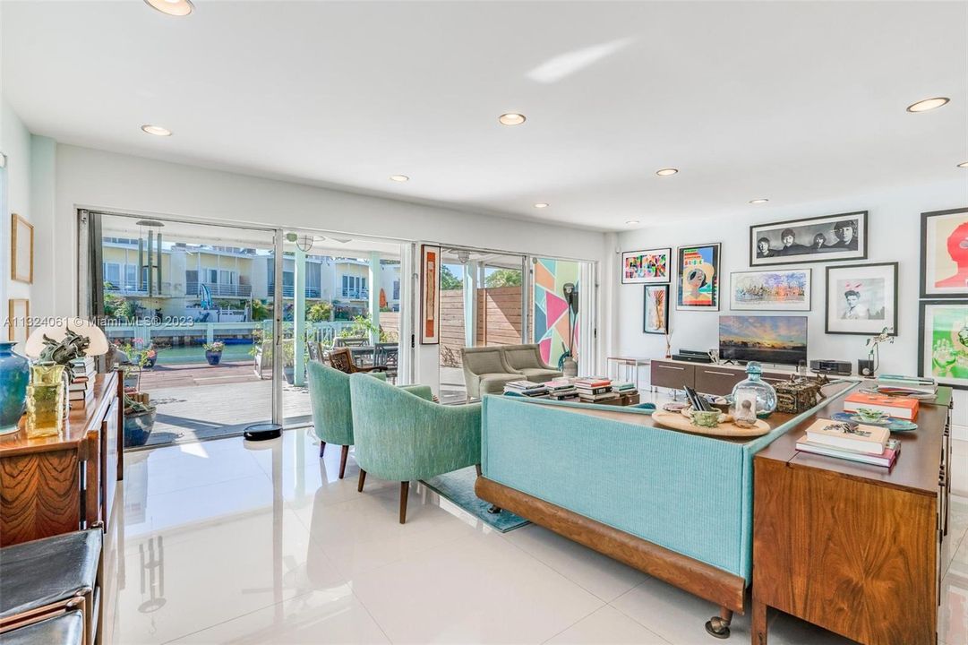 Recently Sold: $1,000,000 (4 beds, 3 baths, 1702 Square Feet)