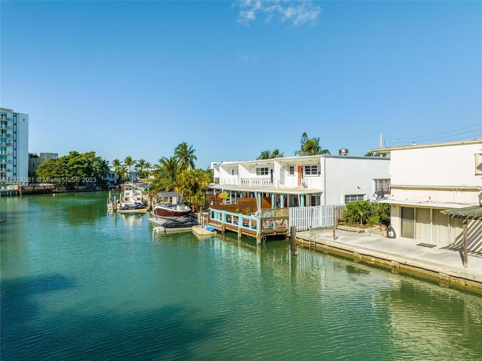 Recently Sold: $1,000,000 (4 beds, 3 baths, 1702 Square Feet)