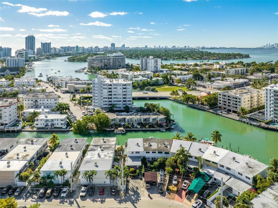 Recently Sold: $1,000,000 (4 beds, 3 baths, 1702 Square Feet)